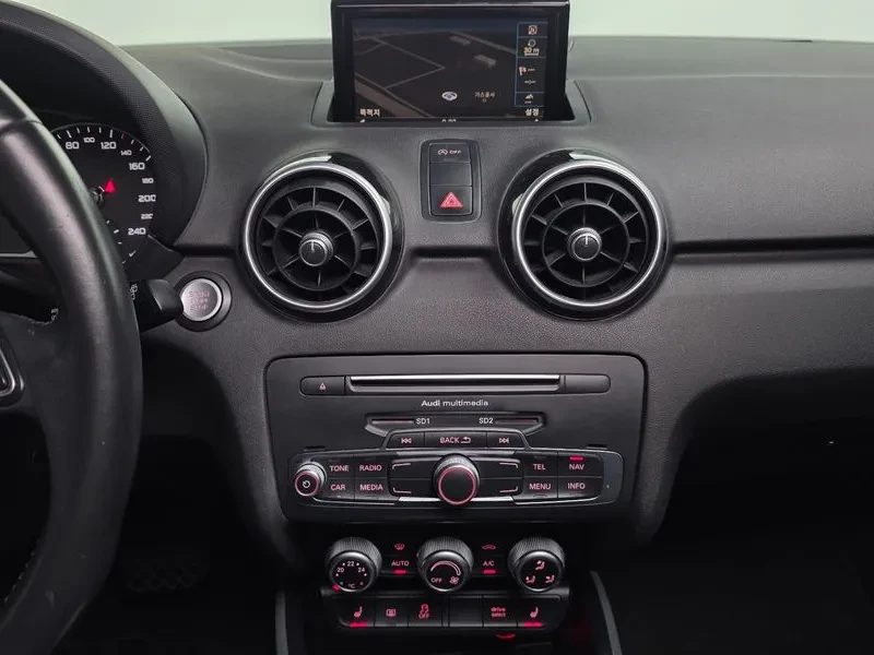 Audi A1 1.6 TDI, снимка 14 - Автомобили и джипове - 54125142