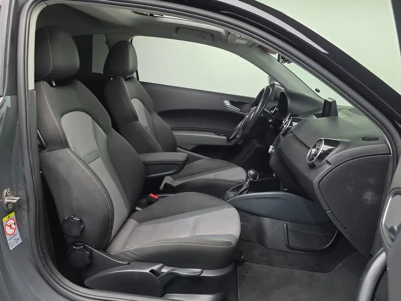 Audi A1 1.6 TDI, снимка 10 - Автомобили и джипове - 54125142