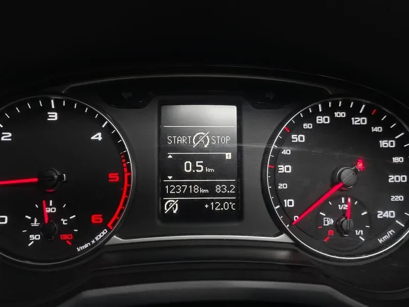 Audi A1 1.6 TDI, снимка 8 - Автомобили и джипове - 54125142