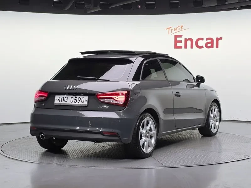 Audi A1 1.6 TDI, снимка 2 - Автомобили и джипове - 54125142