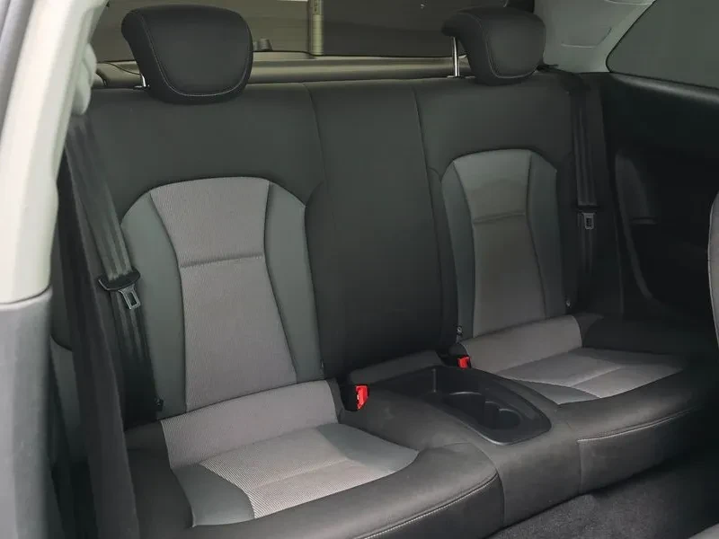 Audi A1 1.6 TDI, снимка 12 - Автомобили и джипове - 54125142