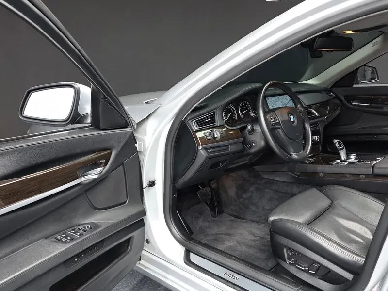BMW 740 i, снимка 11 - Автомобили и джипове - 55205113