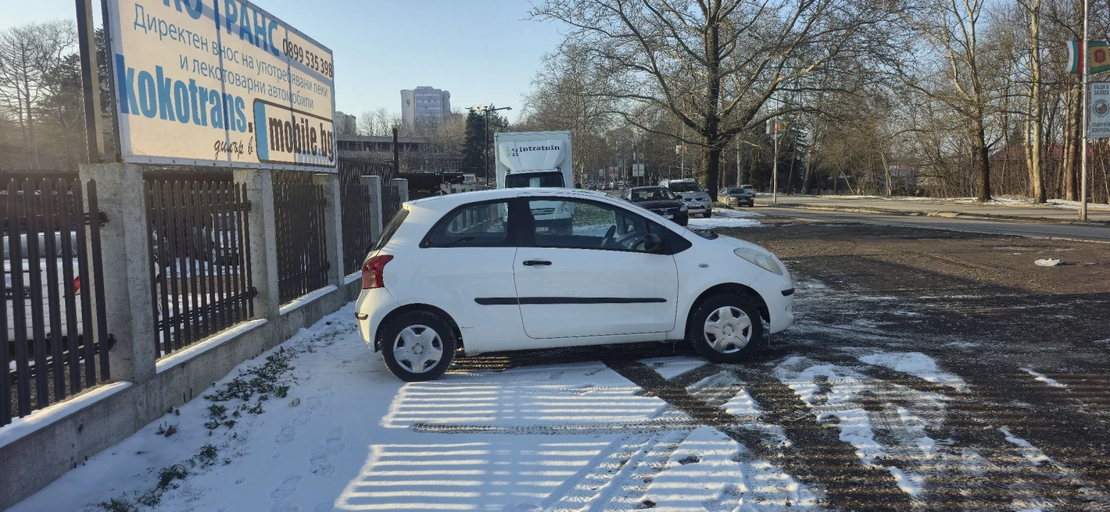 Toyota Yaris 1.0i - изображение 4