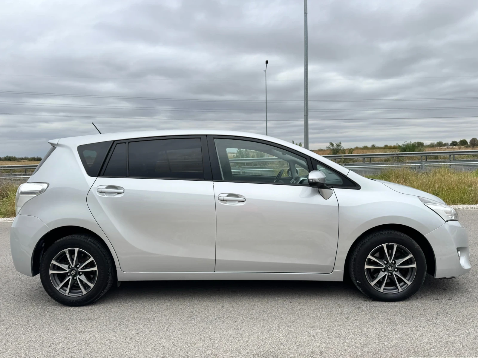 Toyota Corolla verso 2.0D-4D 126кс FACELIFT / NAVI / CAMERA / PANORAMA  - изображение 5