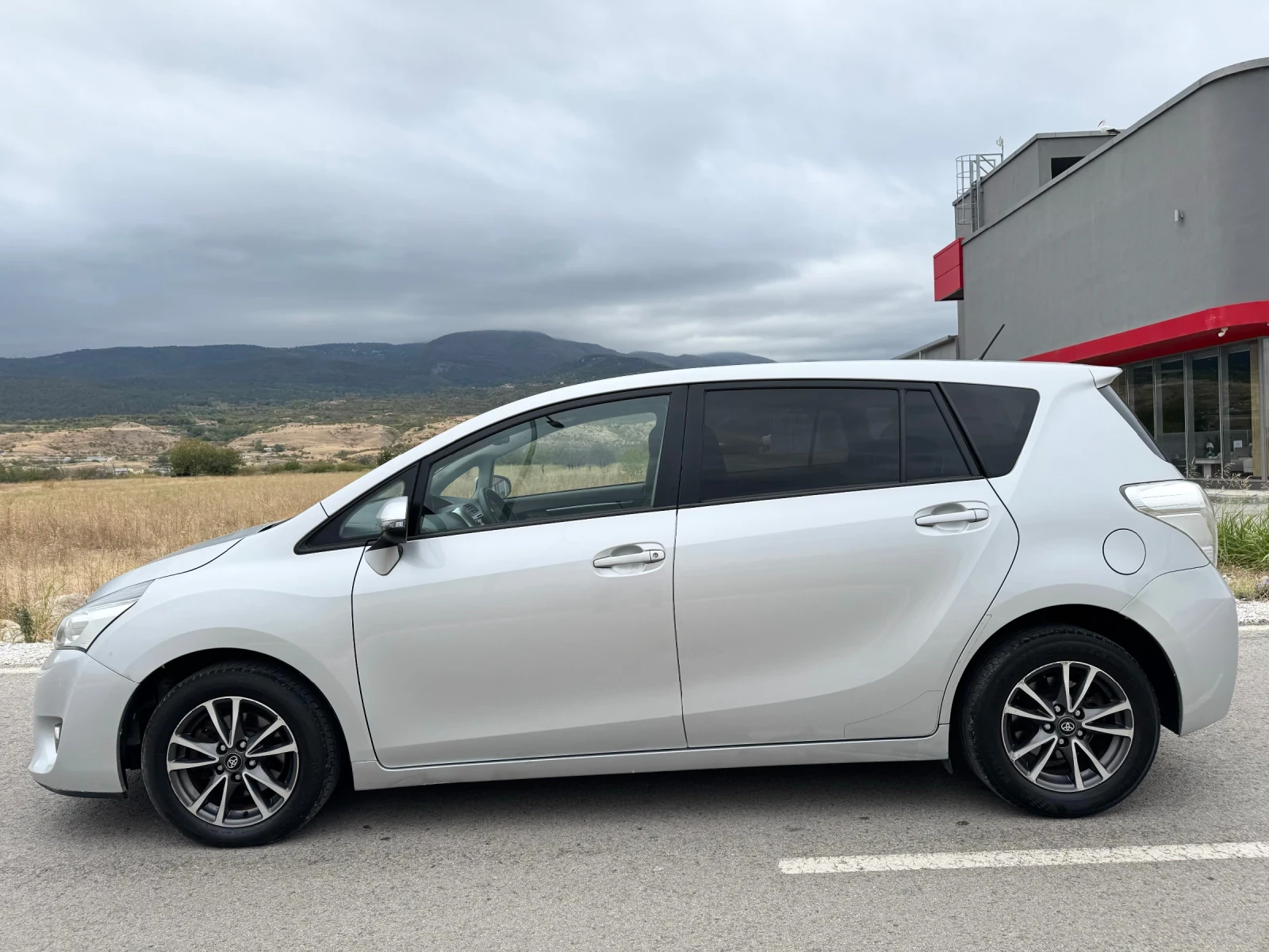 Toyota Corolla verso 2.0D-4D 126кс FACELIFT / NAVI / CAMERA / PANORAMA  - изображение 4