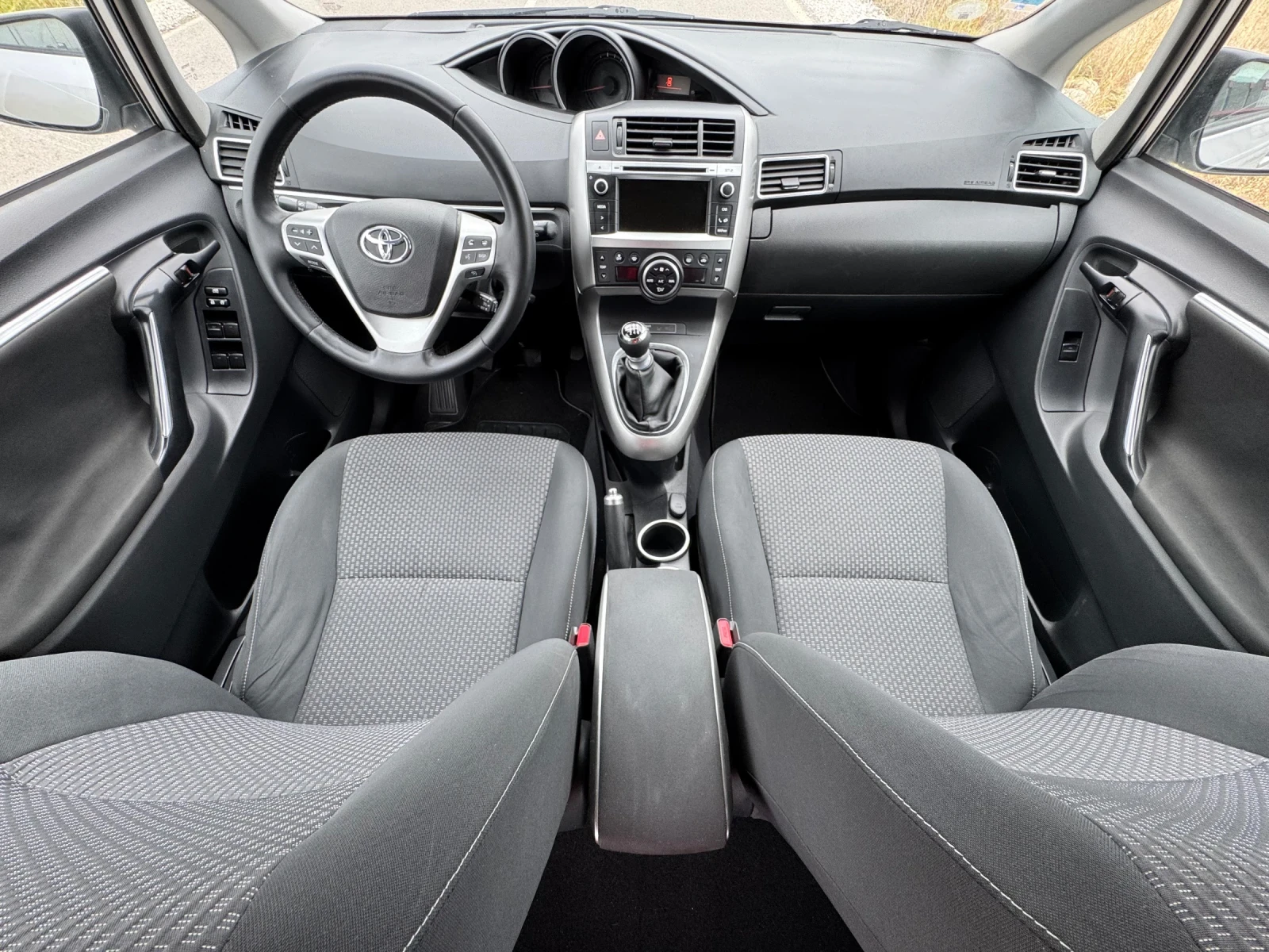 Toyota Corolla verso 2.0D-4D 126кс FACELIFT / NAVI / CAMERA / PANORAMA  - изображение 9