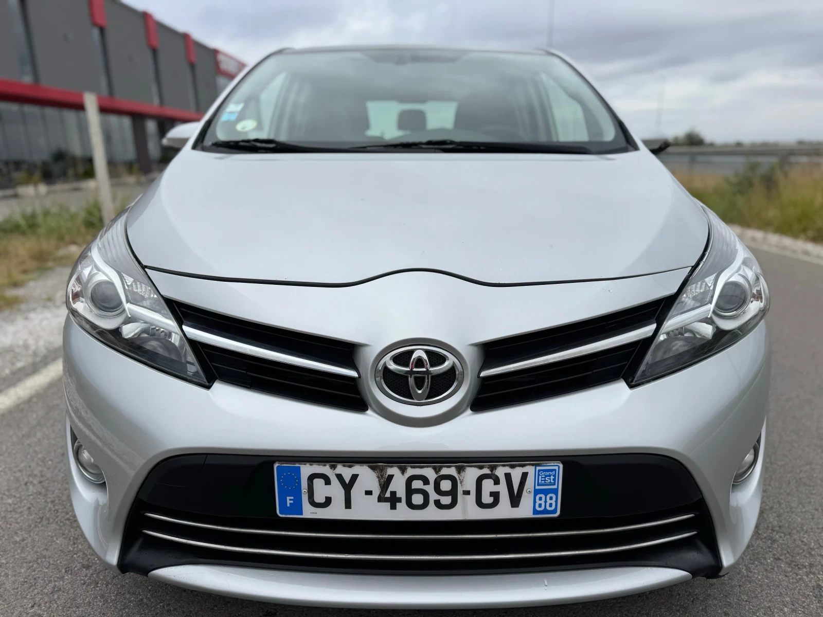 Toyota Corolla verso 2.0D-4D 126кс FACELIFT / NAVI / CAMERA / PANORAMA  - изображение 2