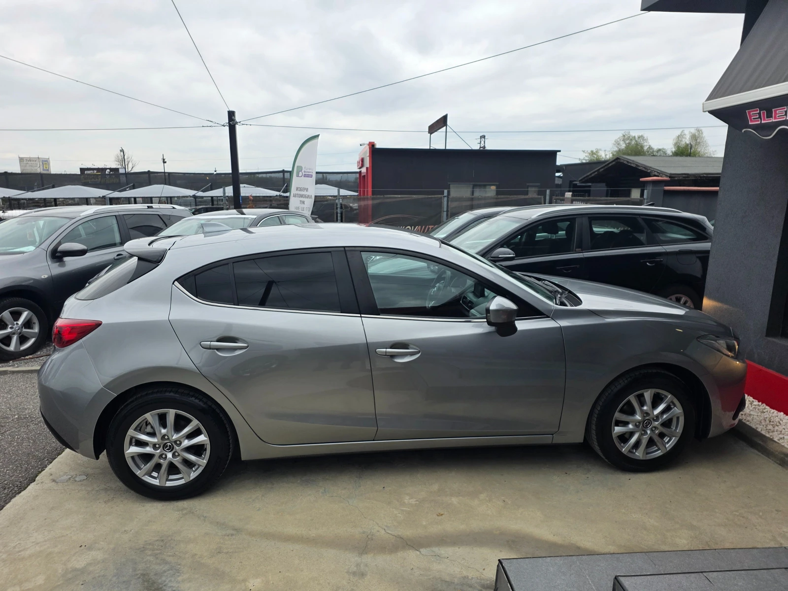 Mazda 3  SKYACTIV-G 100-НАВИГАЦИЯ - ШВЕЙЦАРИЯ - изображение 5