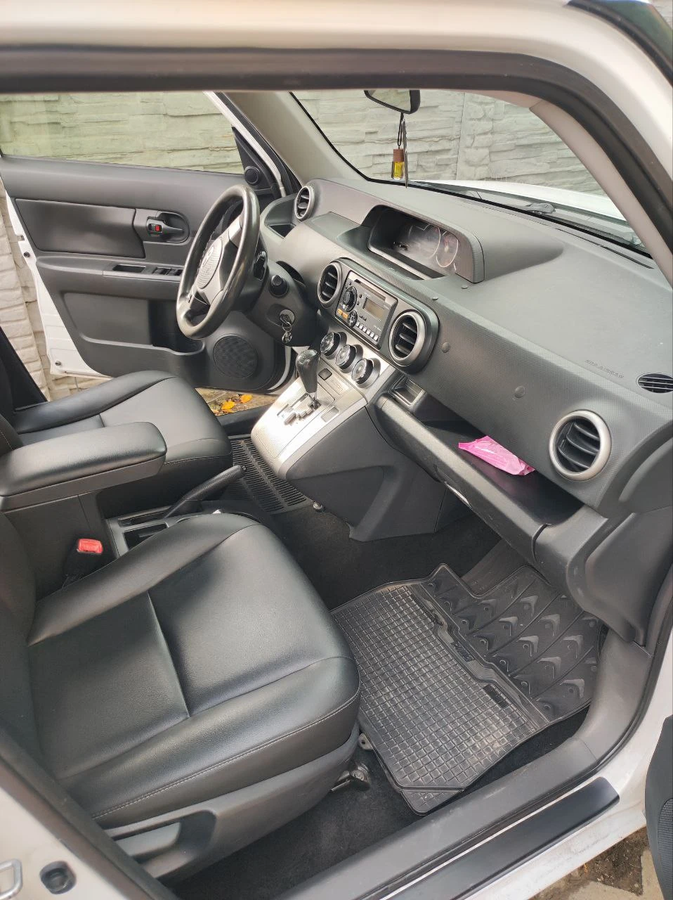 Toyota Scion xB 2.4 MT - изображение 7