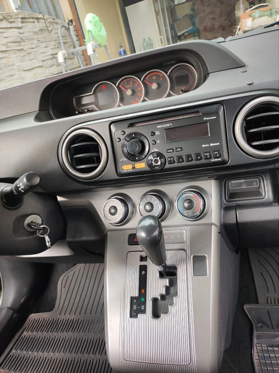 Toyota Scion xB 2.4 MT - изображение 8