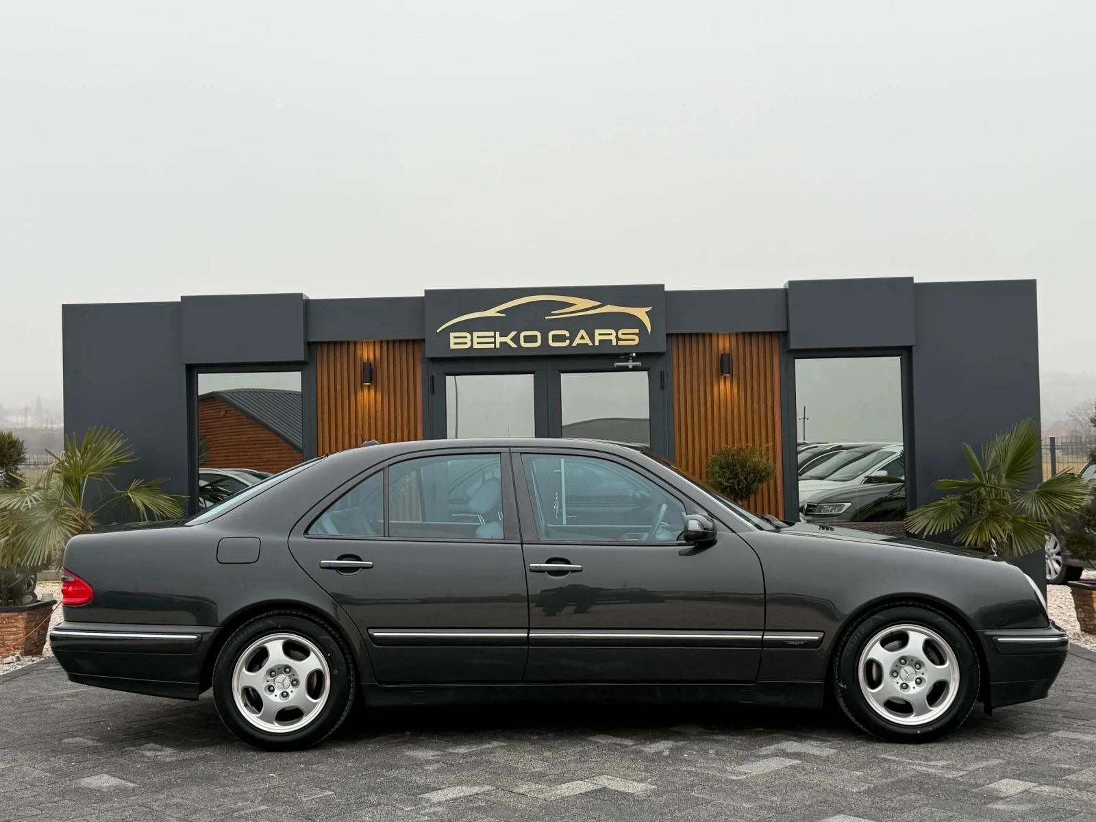 Mercedes-Benz E 240 41000км!Нов внос от Белгия - изображение 4