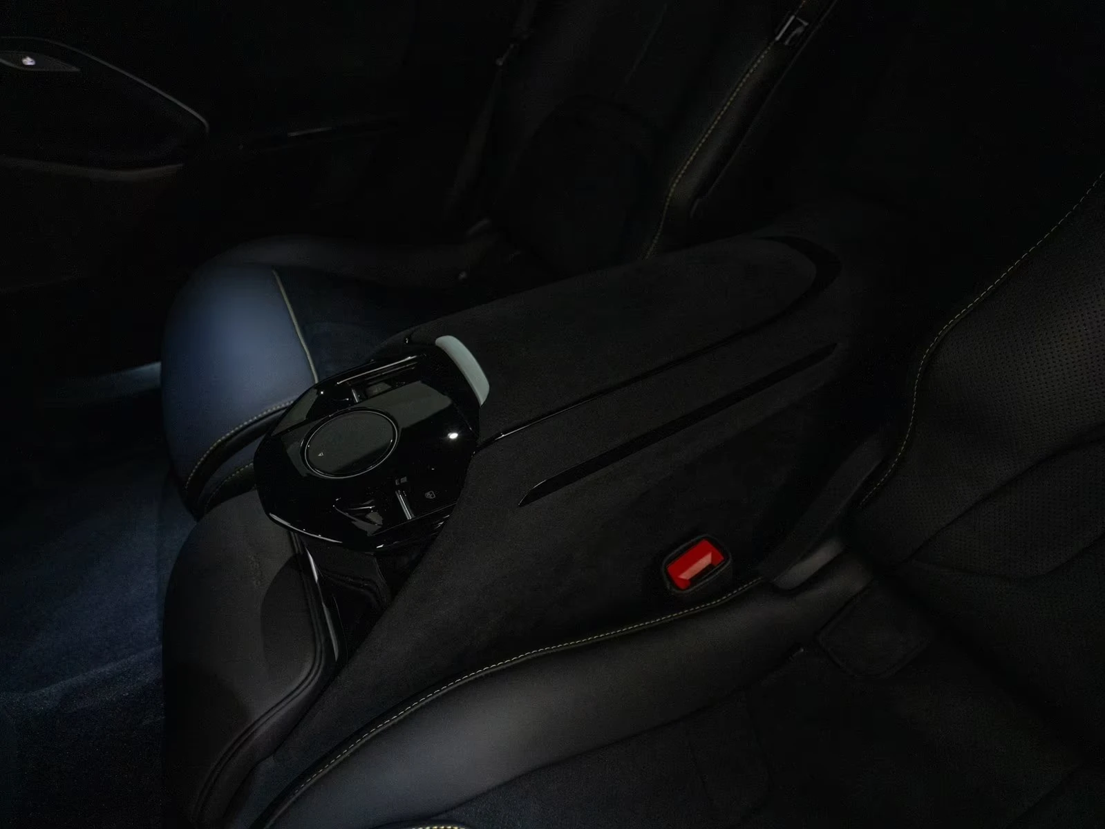 Ferrari Purosangue 6.5 V12 / CERAMIC / PANO / 360 / HUD / AIR /  | Mobile.bg � ����������� 16