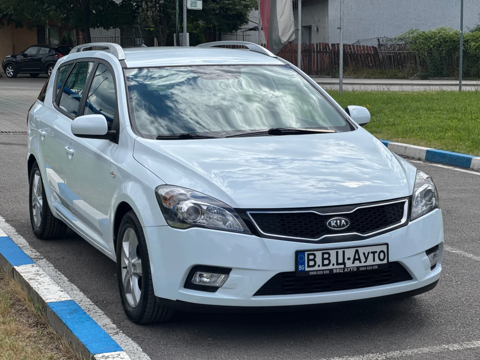 Kia Ceed 1.6 CRDi Климатроник/Навигация/Камера/Серв.книжка!, снимка 3 - Автомобили и джипове - 54915516
