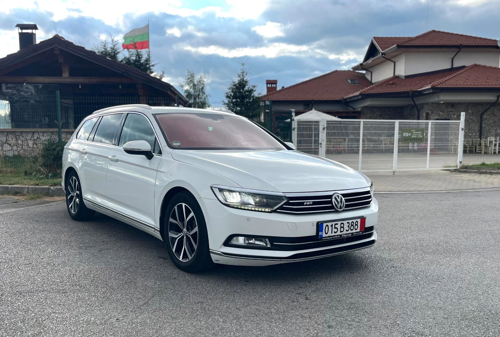 VW Passat 2.0TDI* Highline* LaserLED* Пано+ камера, снимка 4 - Автомобили и джипове - 55399346