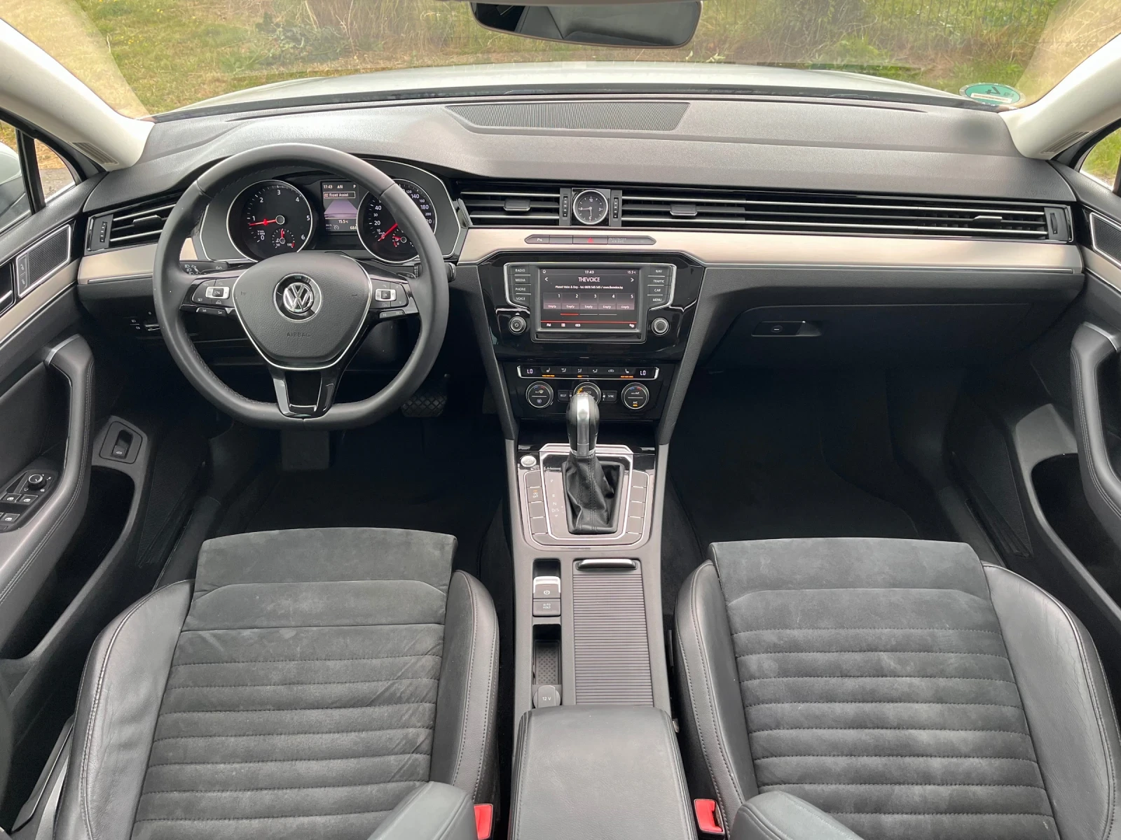 VW Passat 2.0TDI* Highline* LaserLED* Пано+ камера, снимка 15 - Автомобили и джипове - 55399346