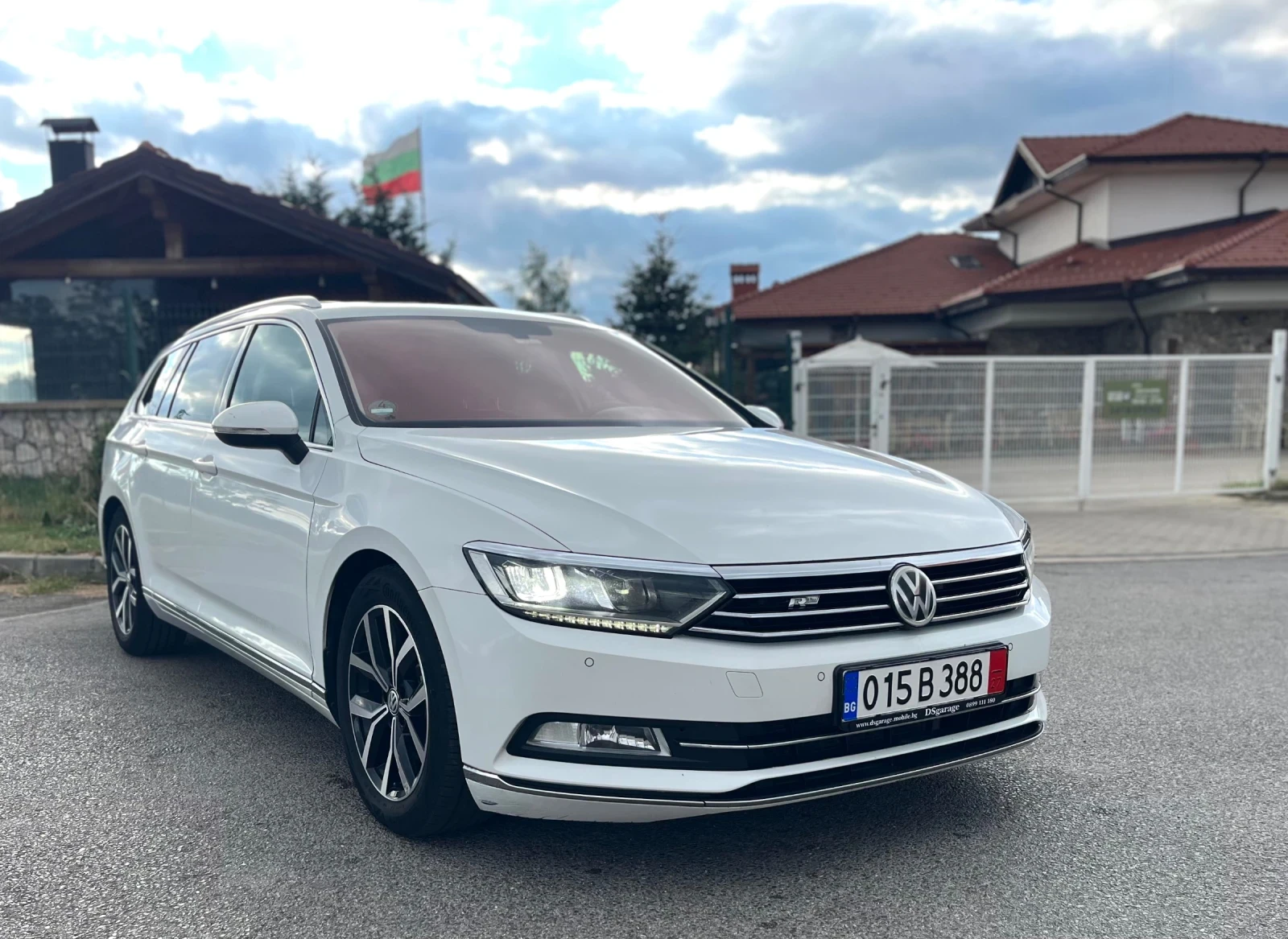 VW Passat 2.0TDI* Highline* LaserLED* Пано+ камера, снимка 5 - Автомобили и джипове - 55399346