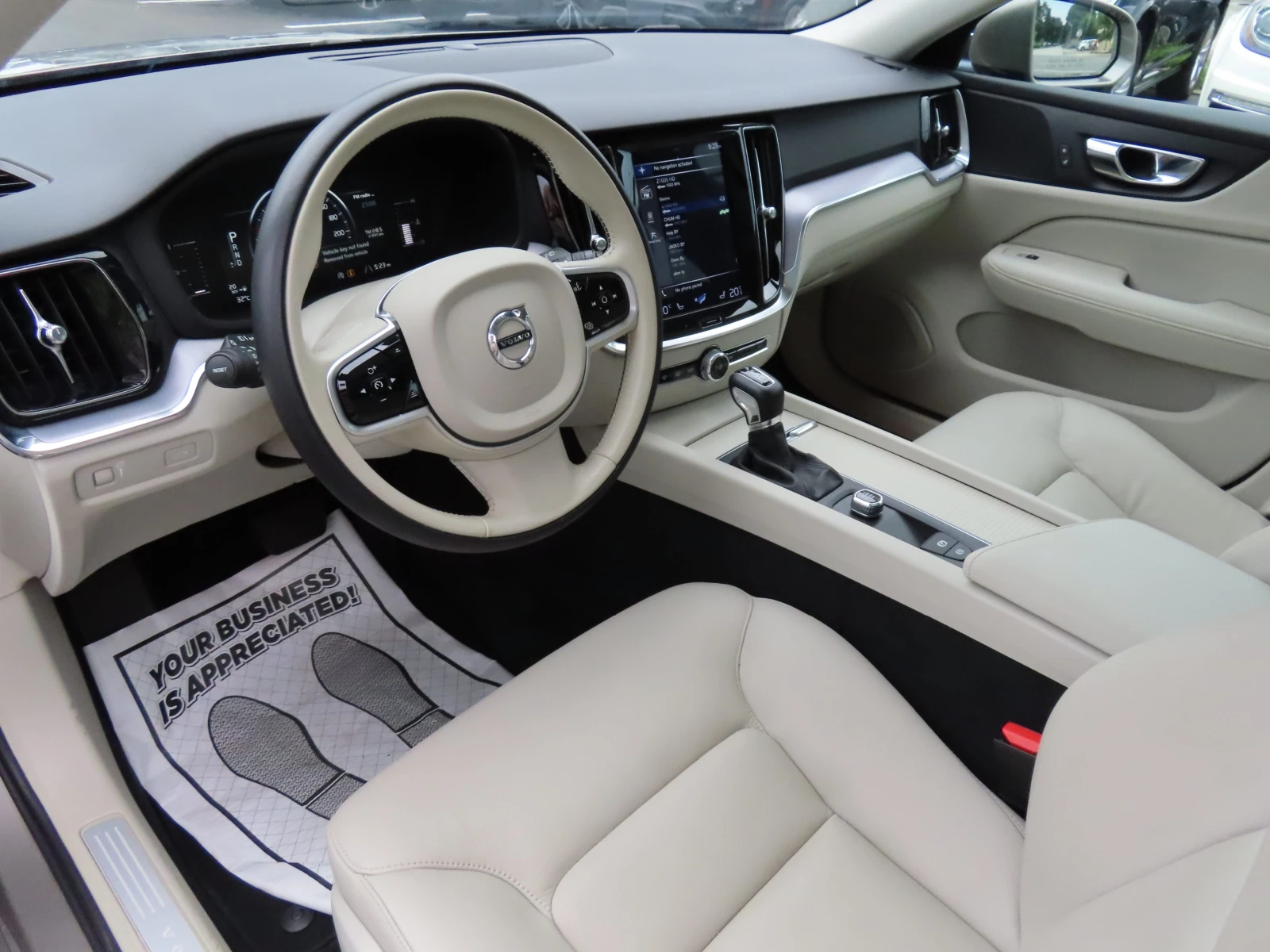 Volvo V60 T5 Momentum, снимка 10 - Автомобили и джипове - 55615629
