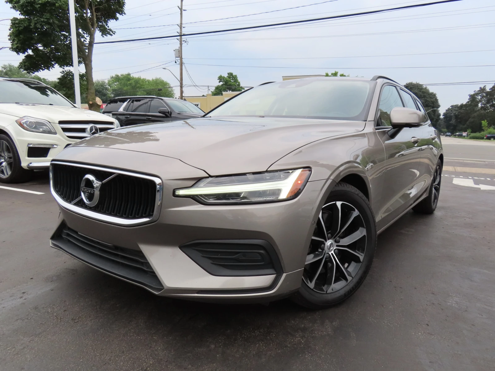 Volvo V60 T5 Momentum, снимка 4 - Автомобили и джипове - 55615629