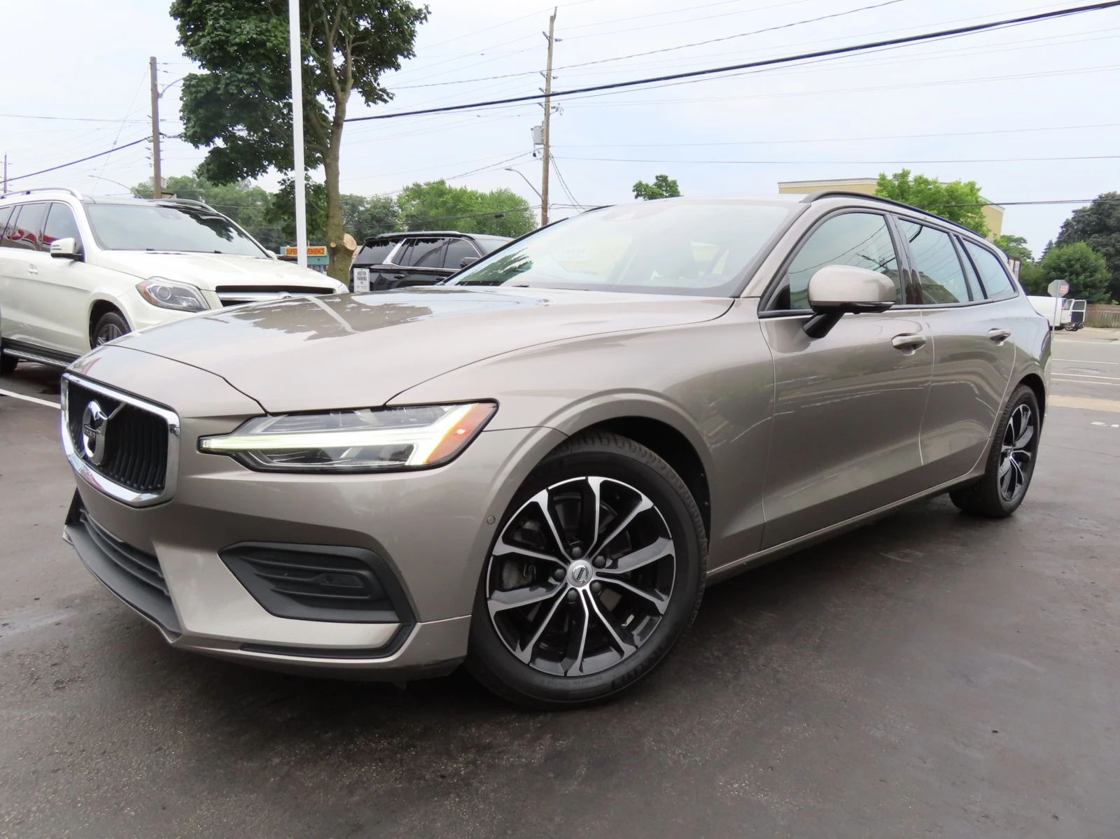 Volvo V60 T5 Momentum, снимка 2 - Автомобили и джипове - 55615629