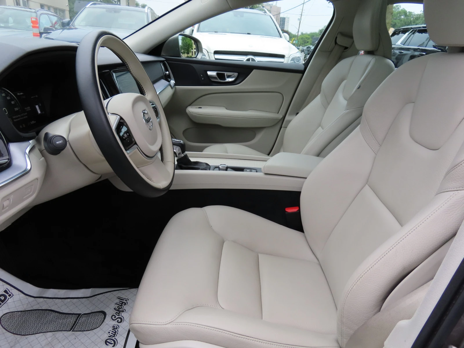 Volvo V60 T5 Momentum, снимка 12 - Автомобили и джипове - 55615629