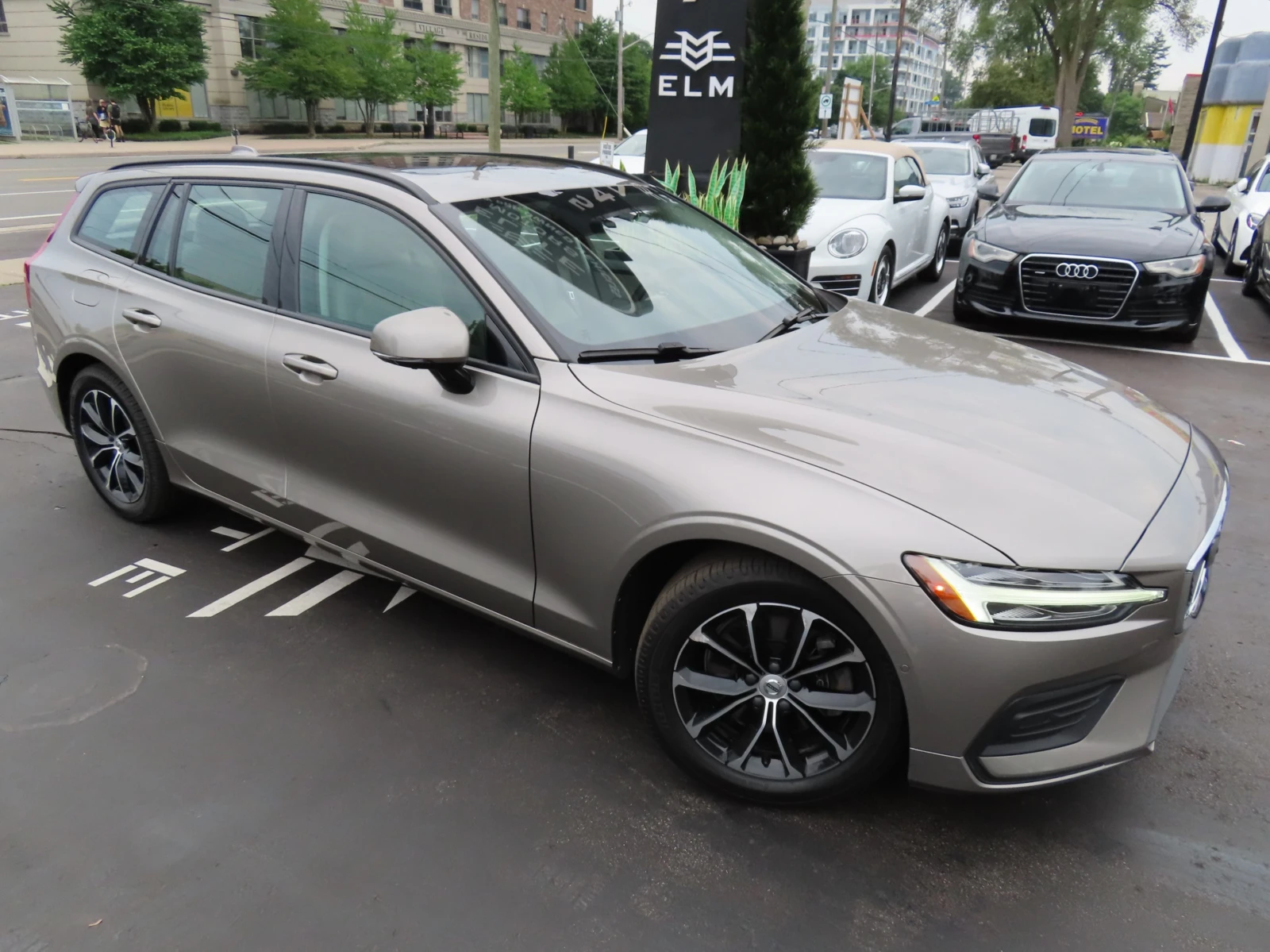 Volvo V60 T5 Momentum, снимка 5 - Автомобили и джипове - 55615629