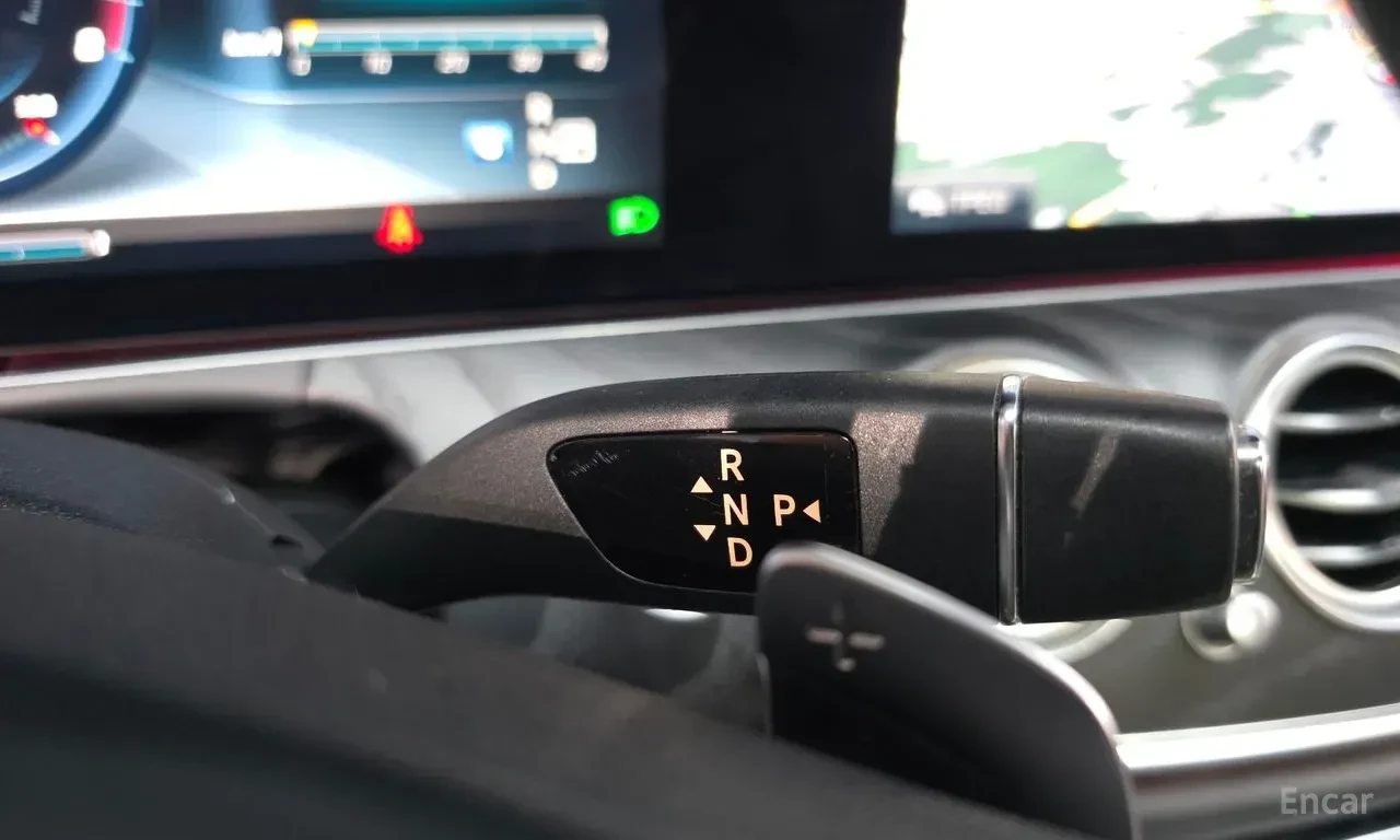 Mercedes-Benz E 300 ПОДГРЕВ* ОБДУХВАНЕ* 360КАМЕРА* МЪРТВА* ТОЧКА, снимка 11 - Автомобили и джипове - 55695343