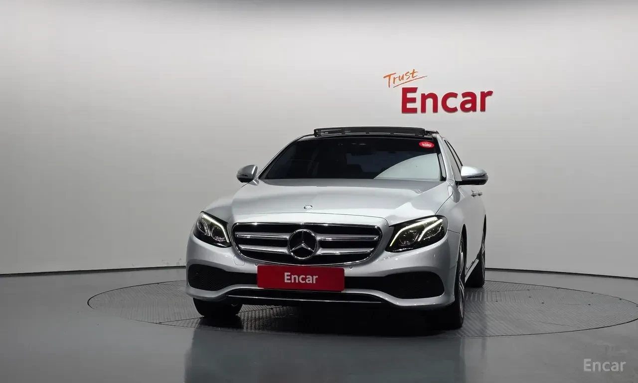 Mercedes-Benz E 300 ПОДГРЕВ* ОБДУХВАНЕ* 360КАМЕРА* МЪРТВА* ТОЧКА, снимка 3 - Автомобили и джипове - 55695343
