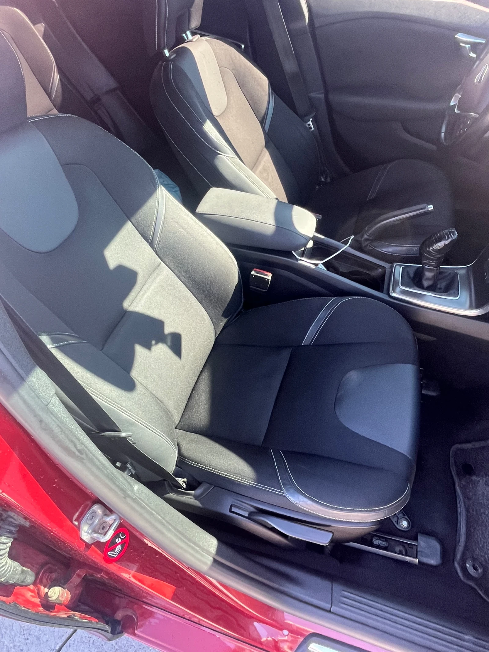 Volvo V40, снимка 8 - Автомобили и джипове - 56209340