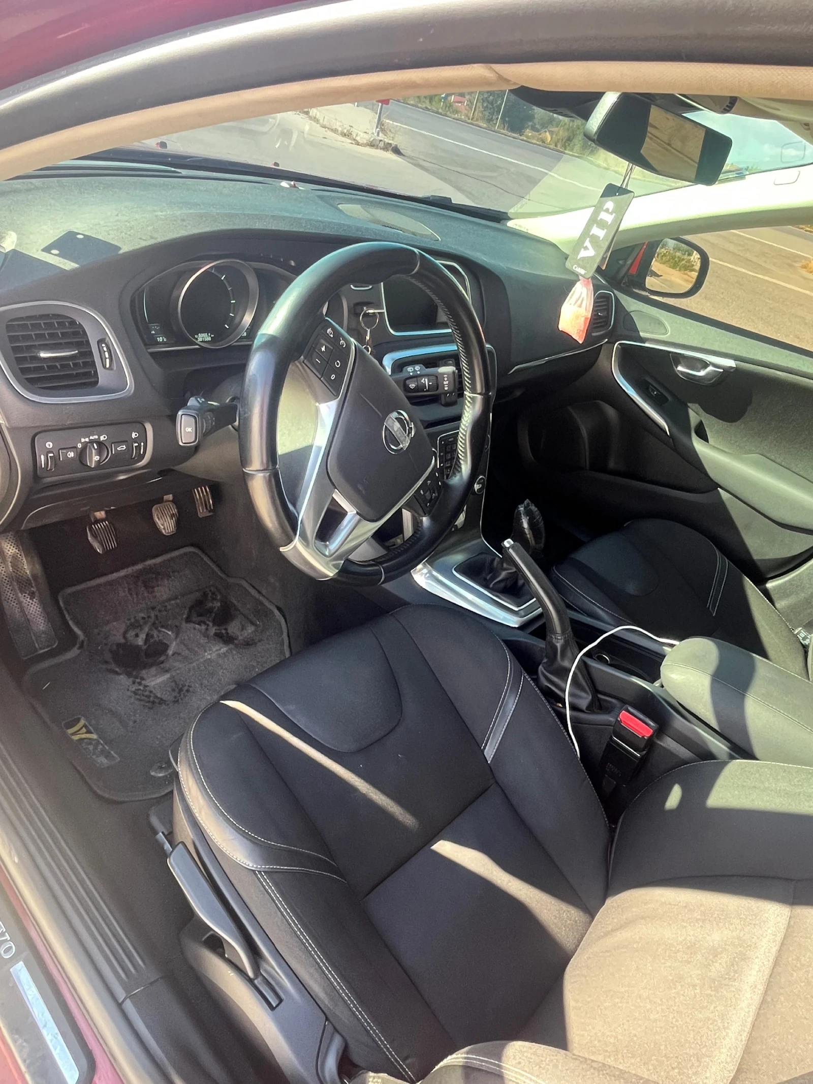 Volvo V40, снимка 10 - Автомобили и джипове - 56209340