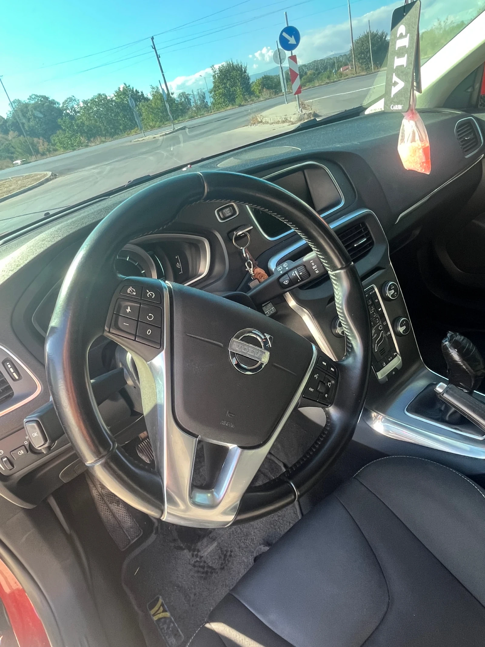 Volvo V40, снимка 12 - Автомобили и джипове - 56209340