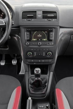 Skoda Yeti 2.0TDI - NAVI- MONTE-CARLO - 4x4 -СЕРВИЗНА ИСТОРИЯ, снимка 13