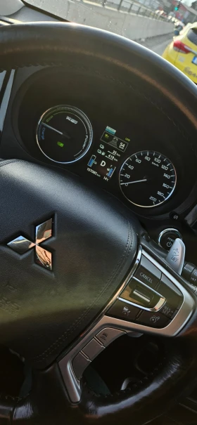 Mitsubishi Outlander PHEV, LUXORY, всички екстри + CARPLAY, снимка 12