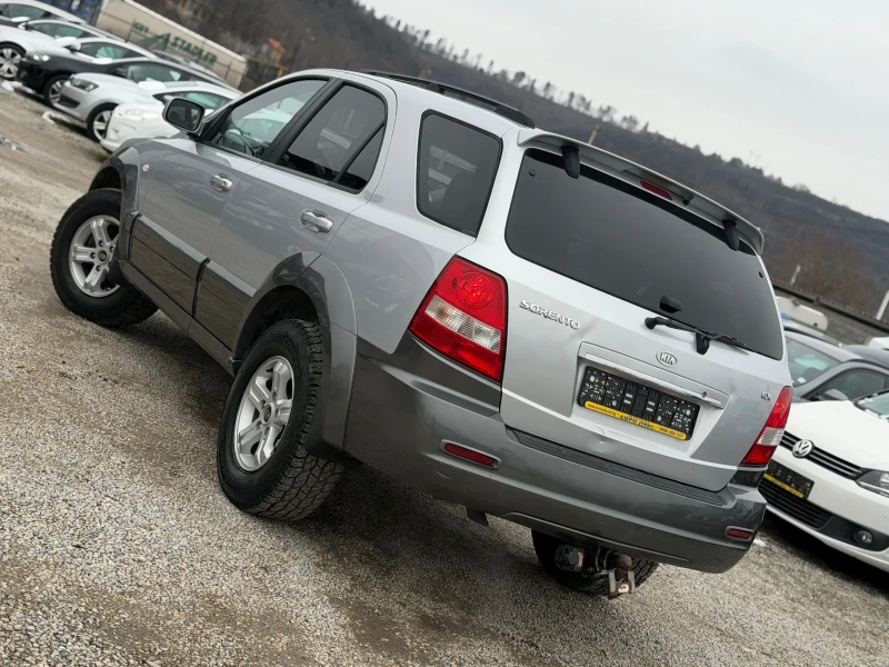 Kia Sorento 2.4i 140кс 4х4 КЛИМАТРОНИК НОВИ ГУМИ, снимка 4 - Автомобили и джипове - 53430987