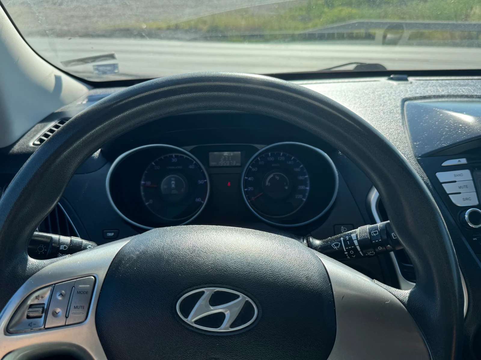 Hyundai IX35 1.7CRDI* ПАРКТРОНИК* НАВИГАЦИЯ* СОБСТВЕН ЛИЗИНГ - изображение 10