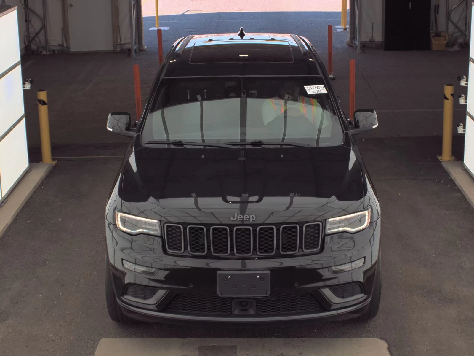 Jeep Grand cherokee High Altitude* 8ZF* 4x4* Distronic* Keyless* Обдух - изображение 9