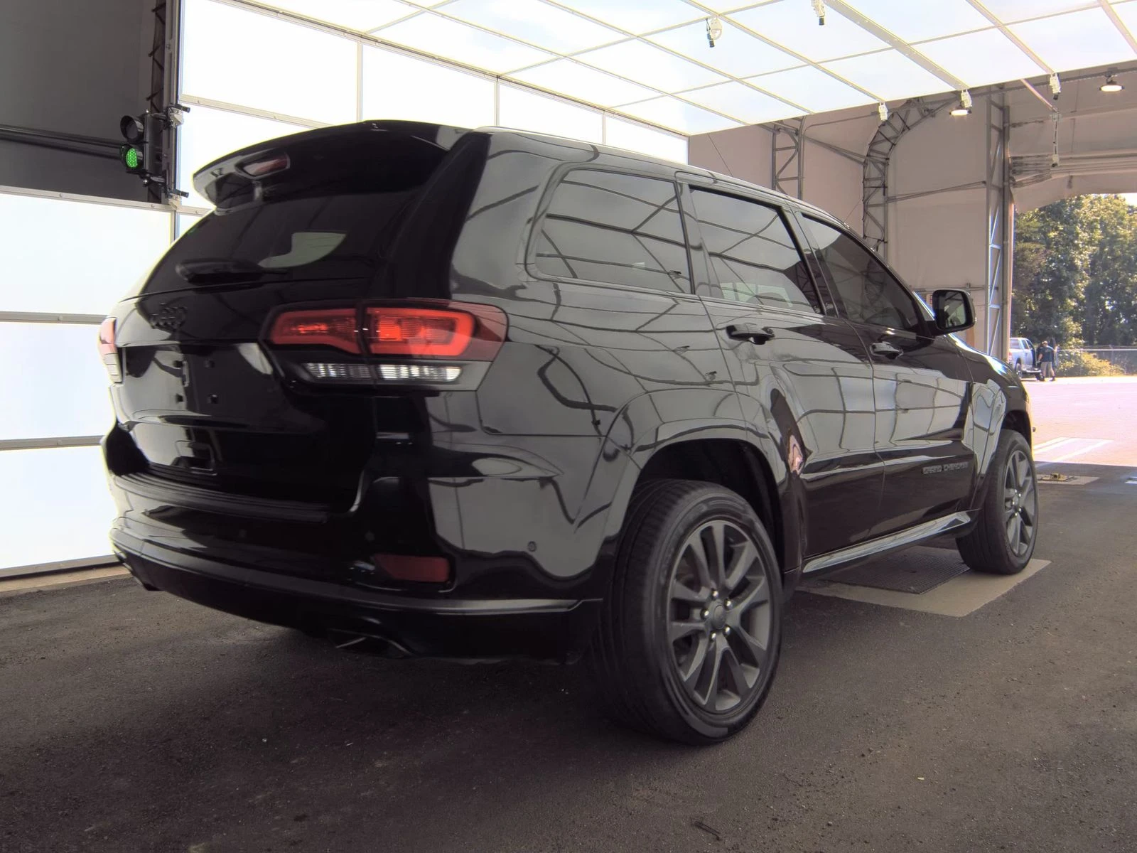 Jeep Grand cherokee High Altitude* 8ZF* 4x4* Distronic* Keyless* Обдух - изображение 3