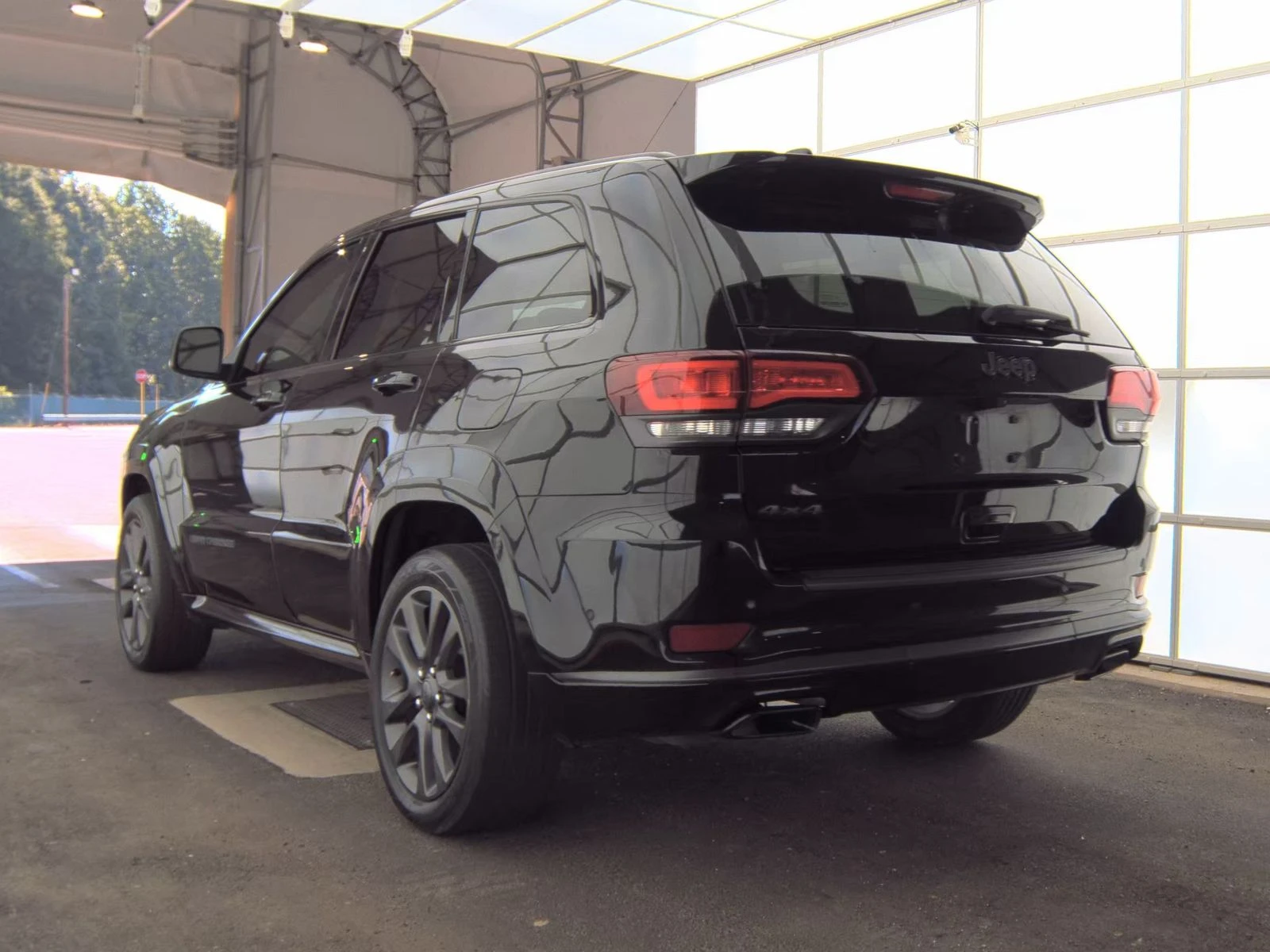 Jeep Grand cherokee High Altitude* 8ZF* 4x4* Distronic* Keyless* Обдух - изображение 4