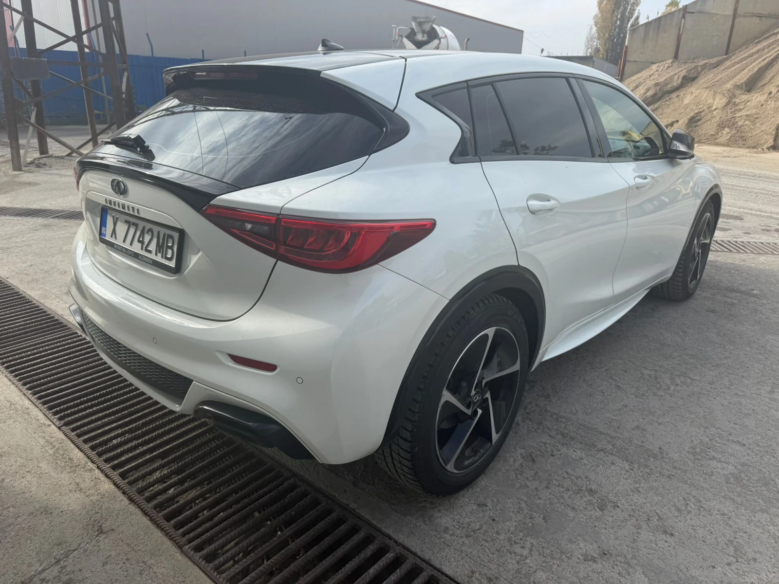 Infiniti Q30 S - изображение 8