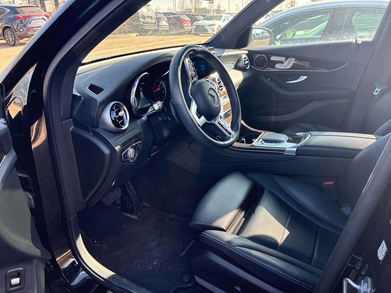 Mercedes-Benz GLC 300 * PANO* ПОДГРЕВИ* KEYLESS* CARFAX, снимка 5 - Автомобили и джипове - 54197232