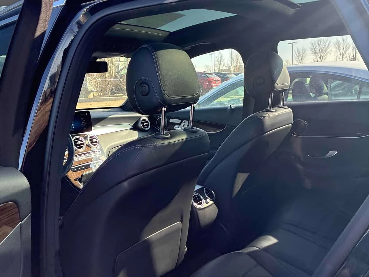 Mercedes-Benz GLC 300 * PANO* ПОДГРЕВИ* KEYLESS* CARFAX, снимка 16 - Автомобили и джипове - 54197232