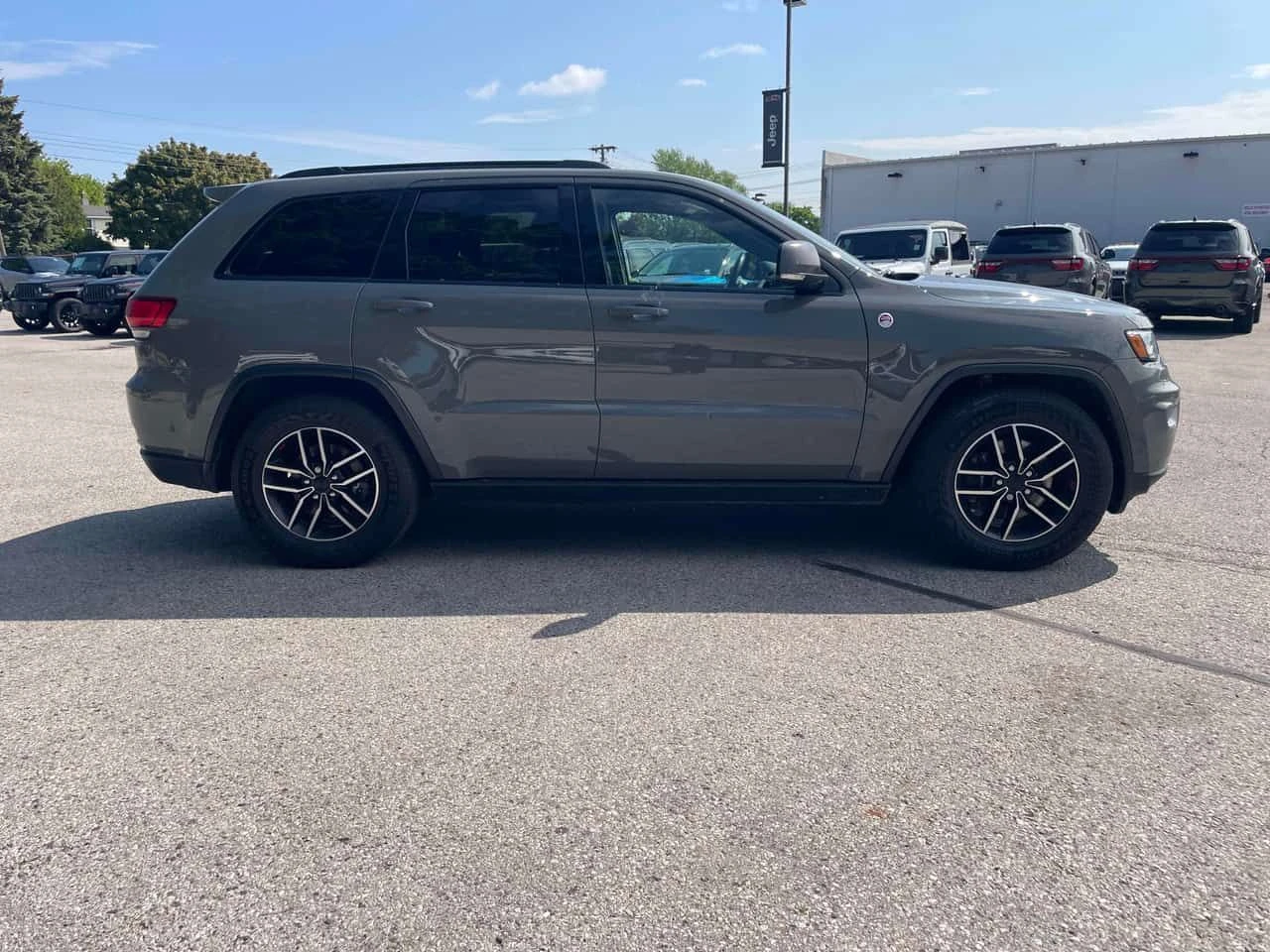 Jeep Grand cherokee * Trailhawk * CARFAX * ПОДГРЕВИ * ПАНО * KEYLESS, снимка 3 - Автомобили и джипове - 54642572