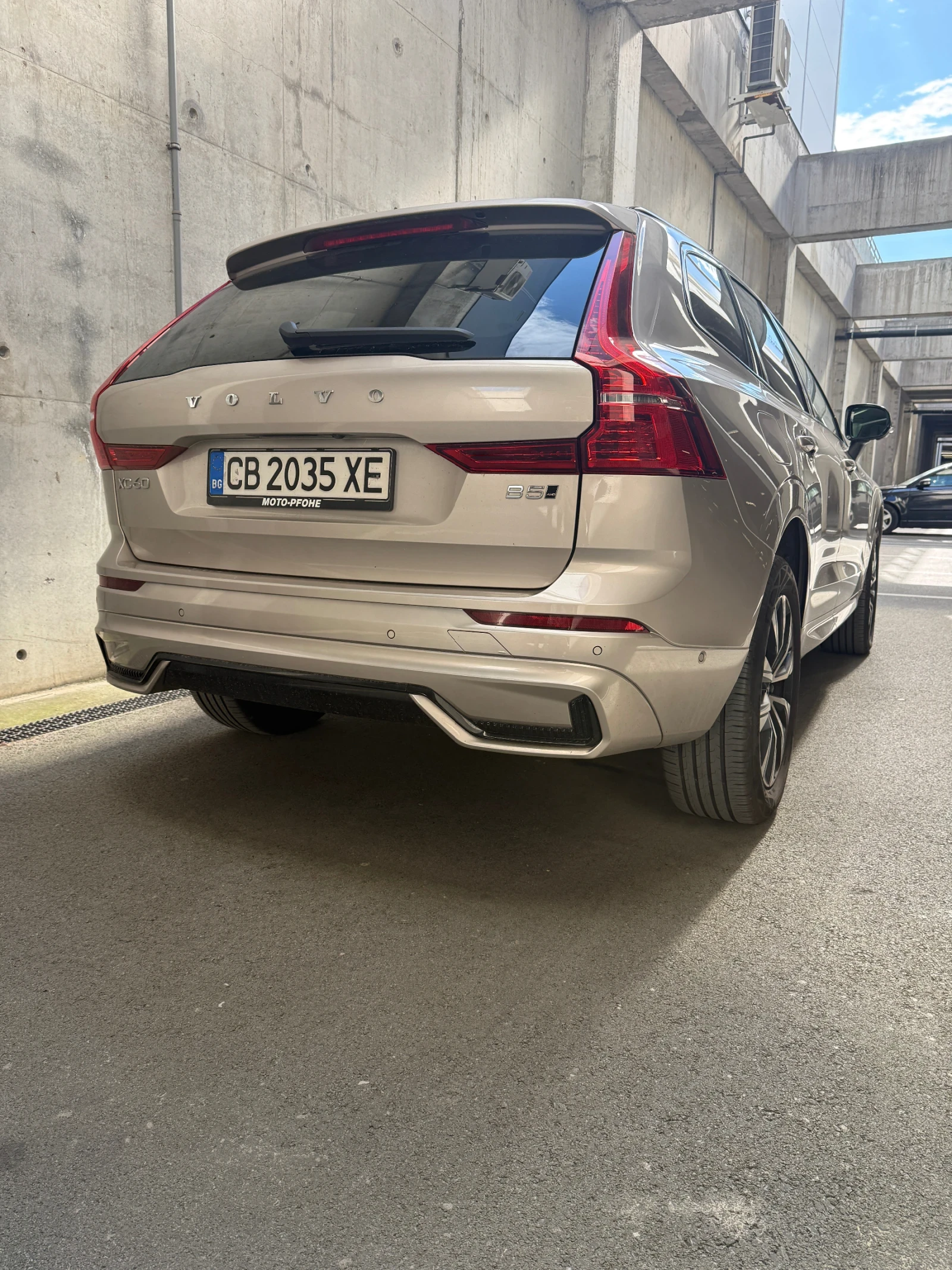 Volvo XC60 2.0 Hybrid, снимка 5 - Автомобили и джипове - 54943732