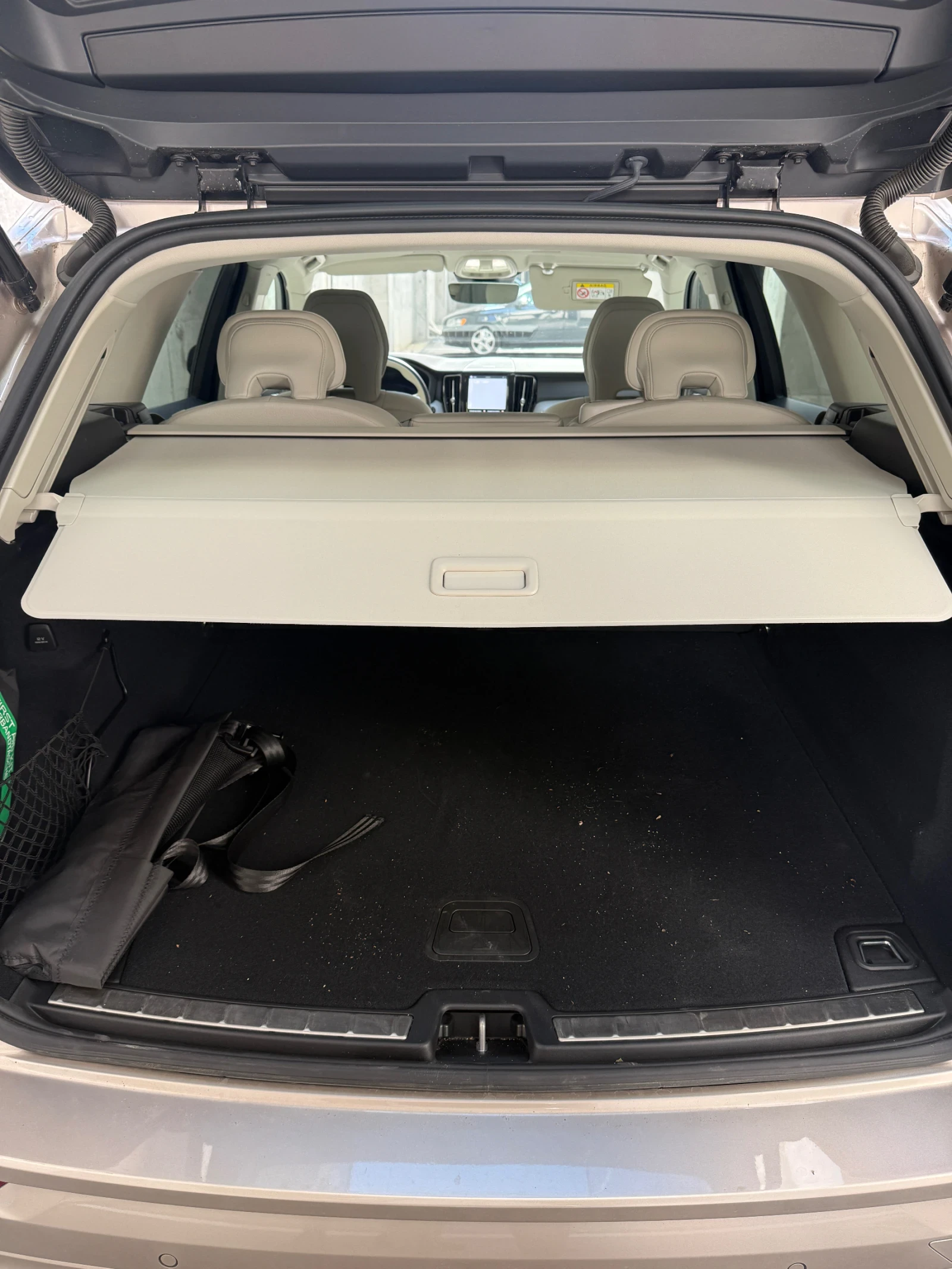 Volvo XC60 2.0 Hybrid, снимка 9 - Автомобили и джипове - 54943732