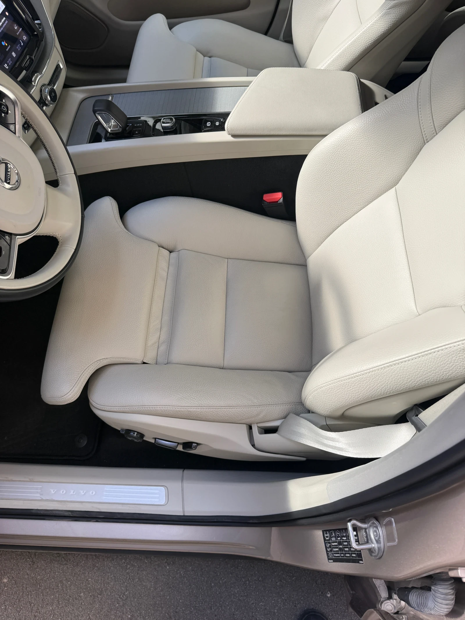 Volvo XC60 2.0 Hybrid, снимка 7 - Автомобили и джипове - 54943732