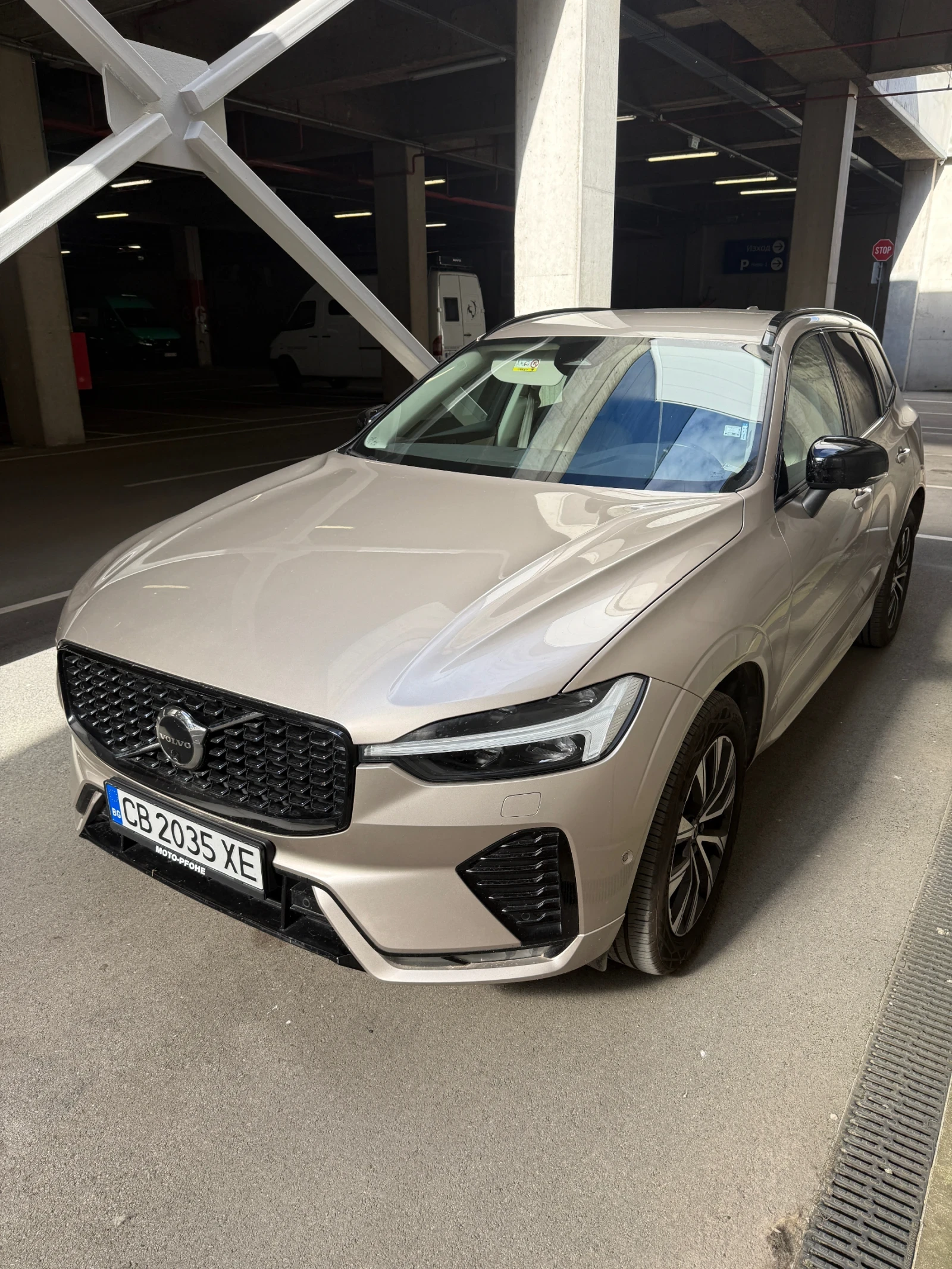 Volvo XC60 2.0 Hybrid, снимка 3 - Автомобили и джипове - 54943732