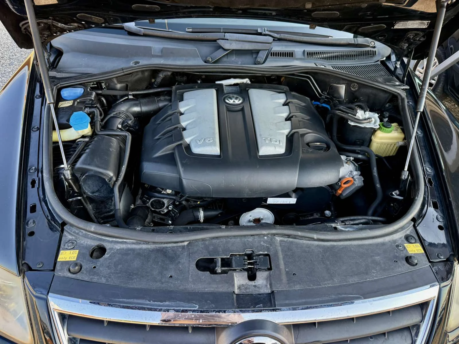 VW Touareg 3.0TDI КОЖА АВТОМАТ, снимка 16 - Автомобили и джипове - 55084591