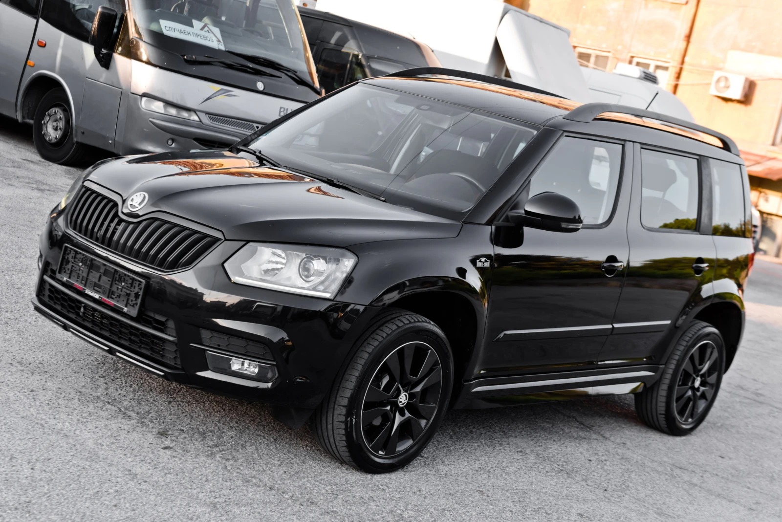 Skoda Yeti 2.0TDI - NAVI- MONTE-CARLO - 4x4 -СЕРВИЗНА ИСТОРИЯ, снимка 3 - Автомобили и джипове - 55613294