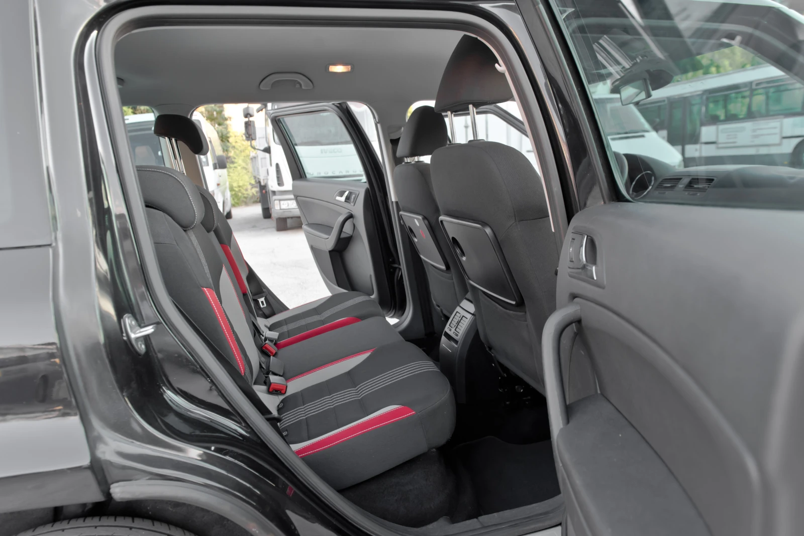 Skoda Yeti 2.0TDI - NAVI- MONTE-CARLO - 4x4 -СЕРВИЗНА ИСТОРИЯ, снимка 9 - Автомобили и джипове - 55613294