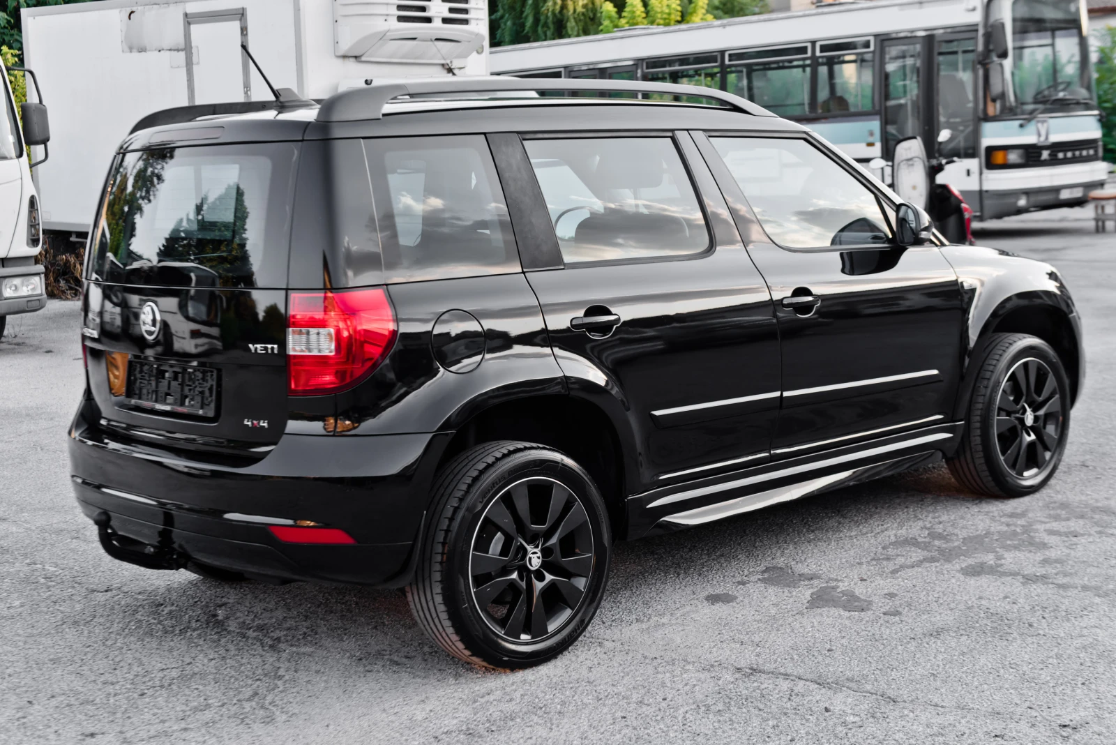 Skoda Yeti 2.0TDI - NAVI- MONTE-CARLO - 4x4 -СЕРВИЗНА ИСТОРИЯ, снимка 7 - Автомобили и джипове - 55613294