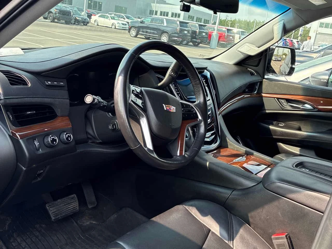 Cadillac Escalade Premium Luxury | CARFAX | АВТОКРЕДИТ , снимка 7 - Автомобили и джипове - 55631024